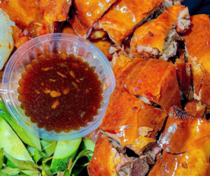 Vịt quay da giòn vàng óng mới ra lò tại vitquay.vn